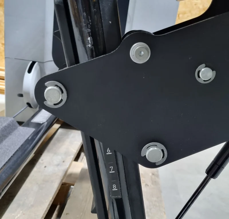 Precor Latzug von Oben, Lat-Pulldown, Rahmenfarbe Schwarz, Polsterfarbe Grau, gebrauchter - überholter Zustand