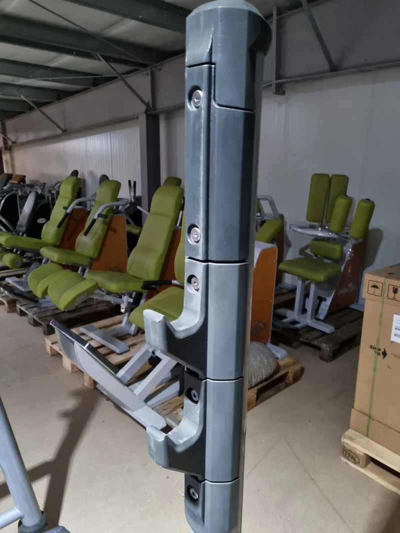 Matrix Schulter-Drückerbank, Magnum Olympic Shoulder Bench MG-A45, Polsterfarbe Schwarz, Rahmenfarbe Silber, gebraucht - überholter Zustand