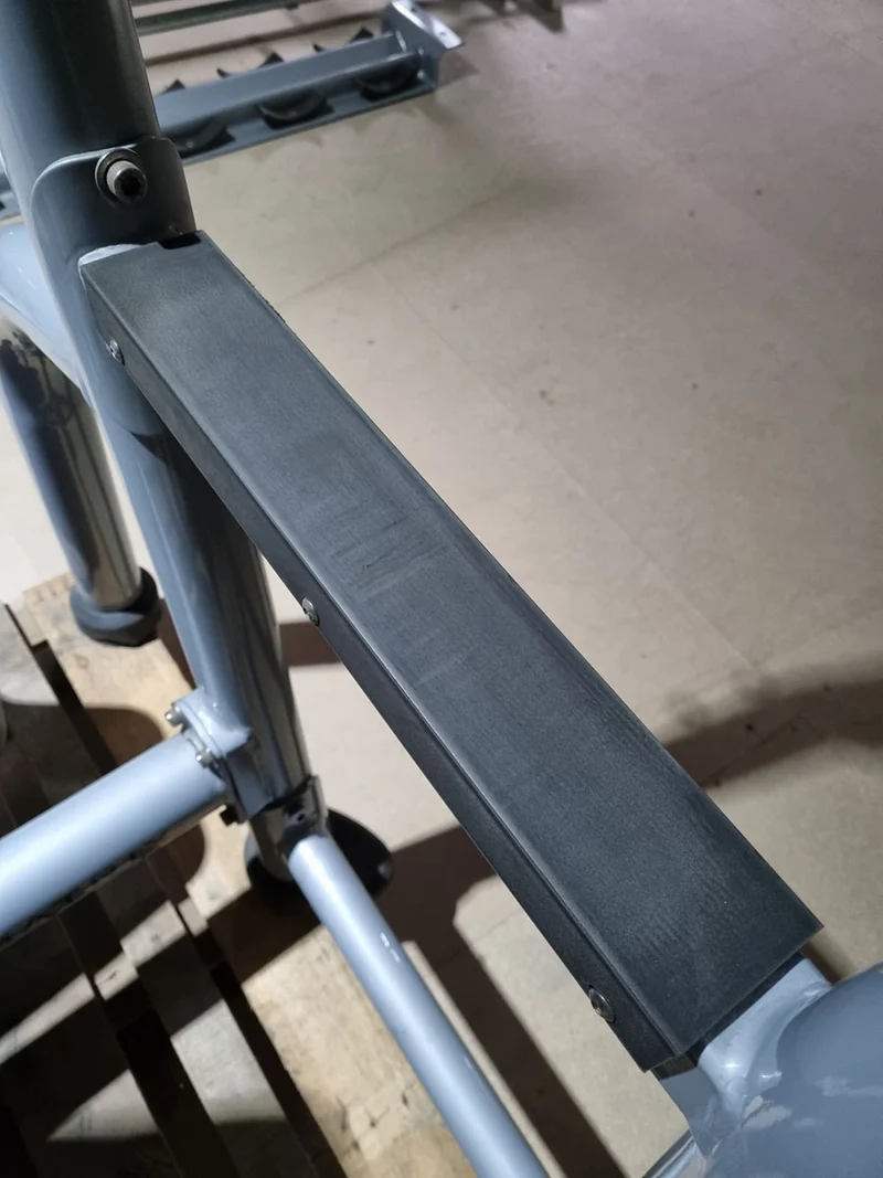 Matrix Schulter-Drückerbank, Magnum Olympic Shoulder Bench MG-A45, Polsterfarbe Schwarz, Rahmenfarbe Silber, gebraucht - überholter Zustand