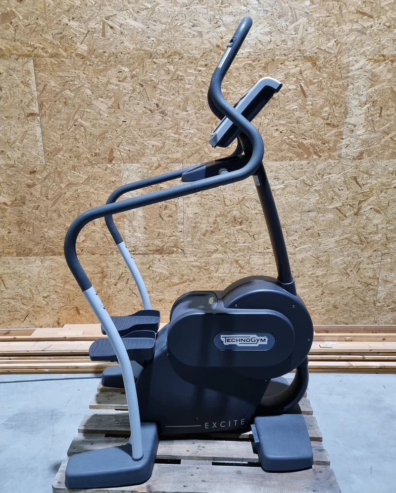 TechnoGym Stepper Excite Line Step 700, VisioWeb Touch Display, gebraucht - überholter Zustand