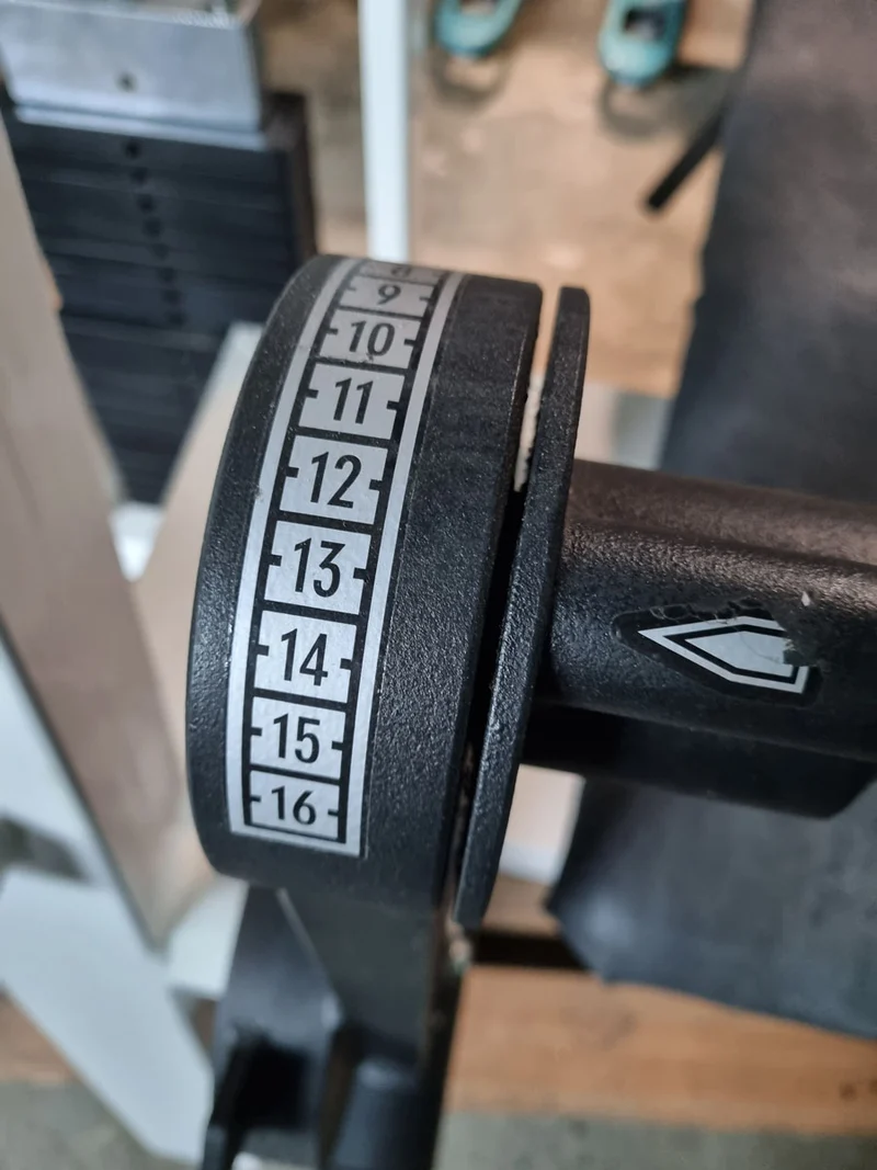 Gym80 Beinbeuger liegend, Edition Line, Rahmenfarbe Weiß, Polsterfarbe Schwarz, gebraucht - überholter Zustand