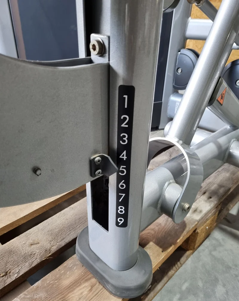 Life Fitness Rudern mit Bruststütze, Row - Rear Deltoid, Signature Series, 145kg Gewichtsblock, Rahmenfarbe Silber, gebraucht - überholter Zustand