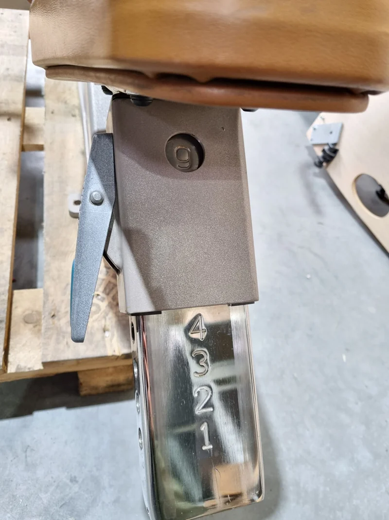 Precor Schrägbankdrückenmaschine, Incline Chestpress 402 Icarian Line, Brustpresse schräg, Rahmenfarbe Silber, gebraucht - überholter Zustand