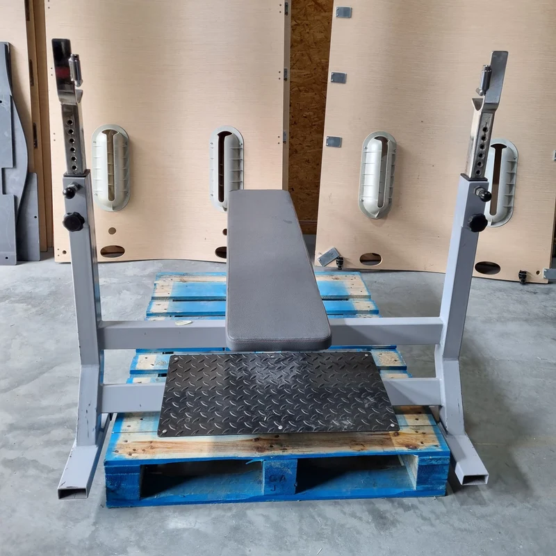 Panatta Flachdrückerbank mit Ablagen für Bankdrücken, Benchpress, Rahmenfarbe Silber/Grau, gebraucht mit Gebrauchsspuren