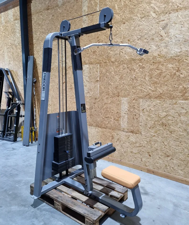 Precor Latzugmaschine von oben, Seilzug Pulldown, Lat Pull, Icarian Line, Rahmenfarbe Silber, gebraucht - überholter Zustand
