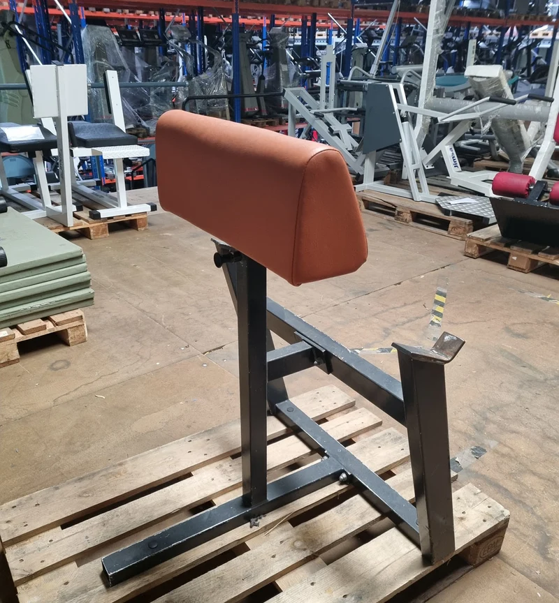 Gym80 Scottcurl Bank stehend, Bizeps Trainingsbank, Oldschool, Rahmenfarbe Schwarz, Polsterfarbe Orange, gebraucht