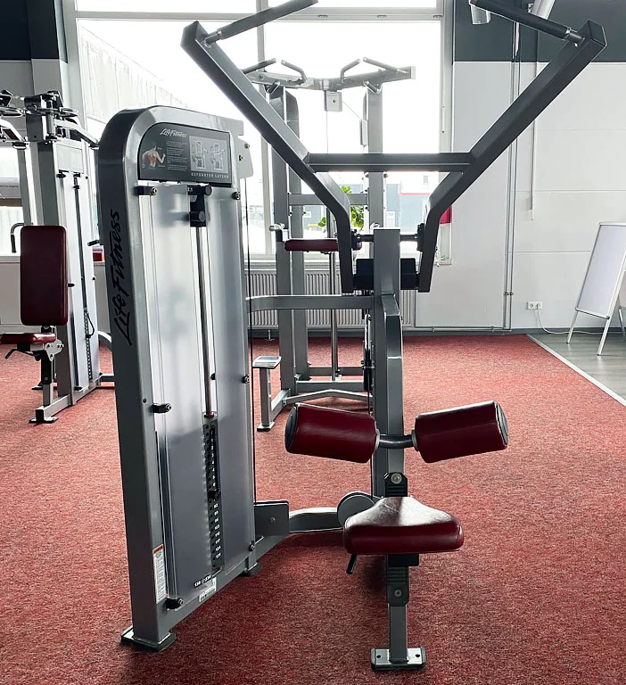 Life Fitness Pro2 und Hammer Strength - 15 Kraftgeräte im Set, Rahmen Silber, gebraucht - überholter Zustand