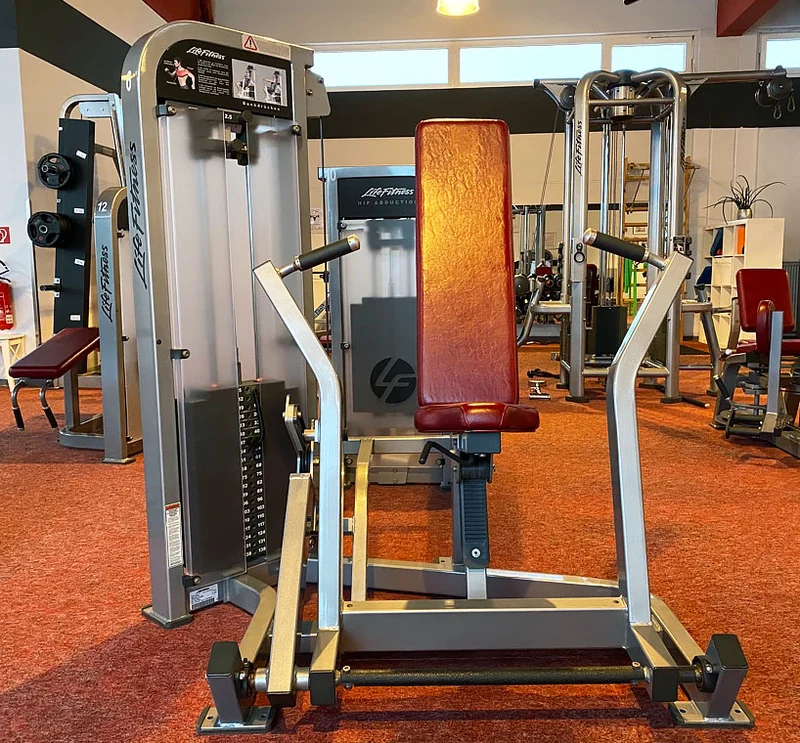 Life Fitness Pro2 und Hammer Strength - 15 Kraftgeräte im Set, Rahmen Silber, gebraucht - überholter Zustand
