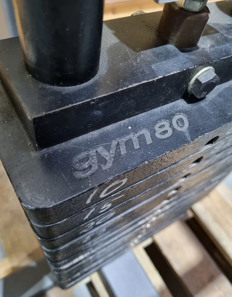 Gym80 Ruderzug Turm, Rudern, Row, Ruderstation ähnlich Sygnum 4016, Rahmenfarbe Silber, Polsterfarbe Schwarz, gebraucht - überholter Zustand