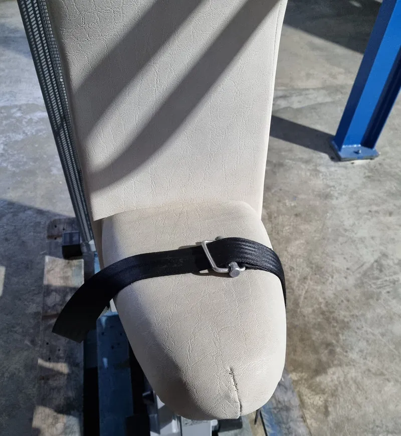 Technogym Latzug, Pulldown, Vertical Traction, Silverline, Rahmenfarbe Silber, Polsterfarbe Beige, gebraucht