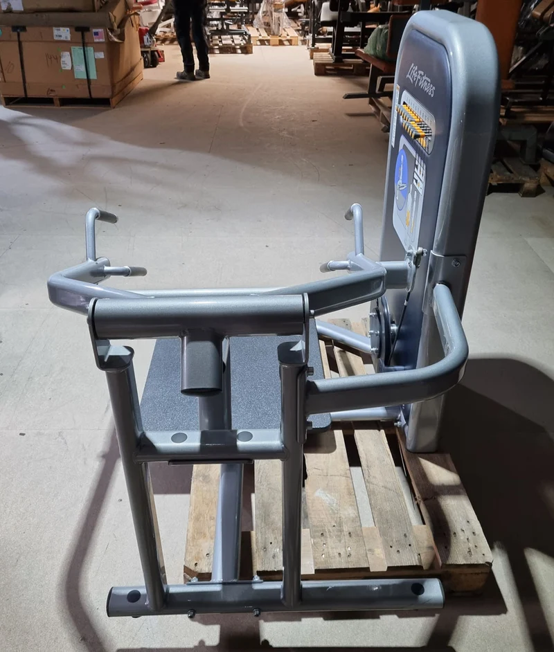 Life Fitness Squat Kniebeuge Maschine, Circuit Serie, Rahmenfarbe Silber, gebraucht - überholter Zustand