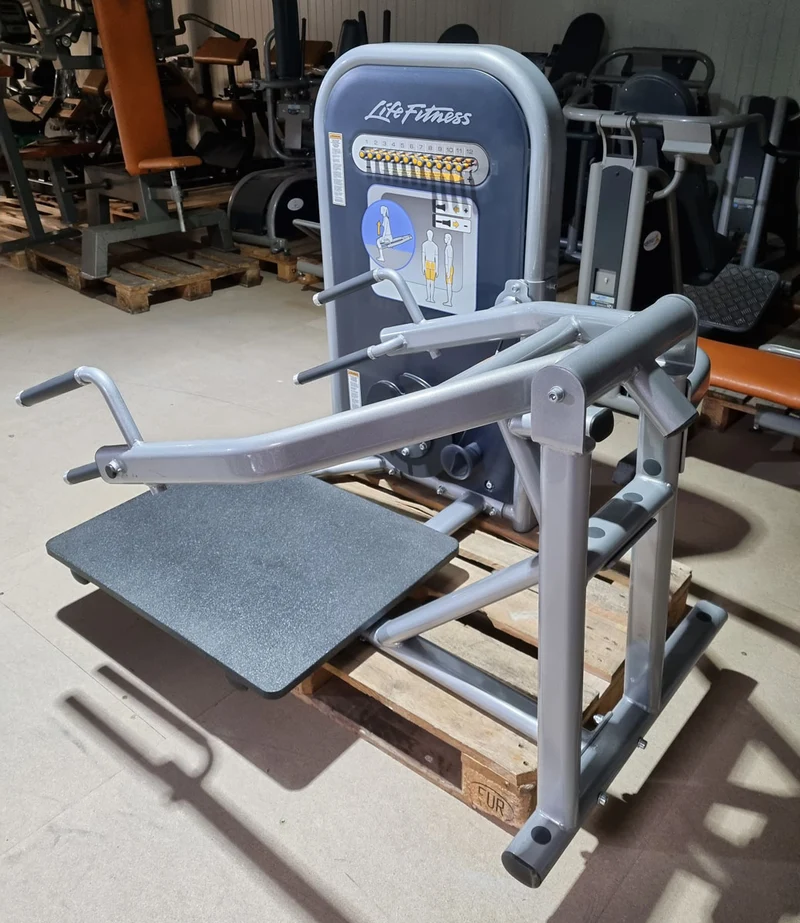 Life Fitness Squat Kniebeuge Maschine, Circuit Serie, Rahmenfarbe Silber, gebraucht - überholter Zustand