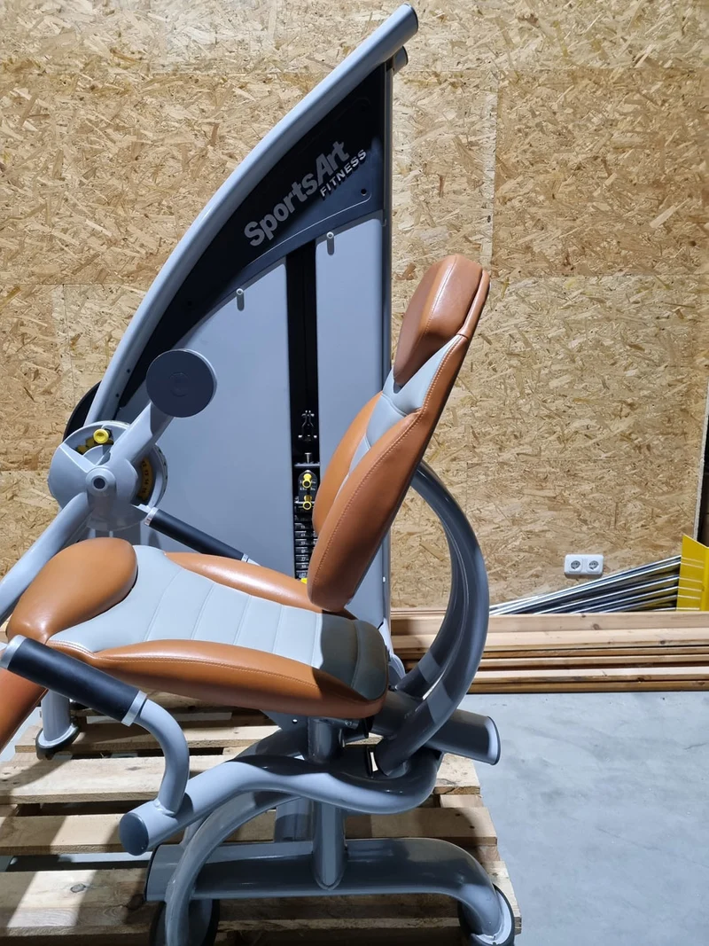 SportsArt Beinstrecker, Leg Extension, Status Serie, Verkleidung neu lackiert, Rahmenfarbe Silber, gebraucht - überholter Zustand