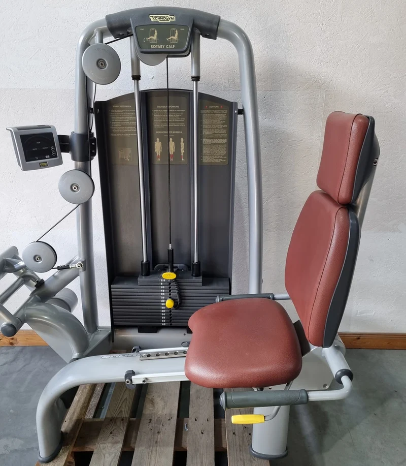 Technogym Wadenmaschine sitzend, Rotary Calf Press, Wadenpresse, Selection Line mit Isocontrol Display, Rahmenfarbe Silber, Polsterfarbe Braun, gebrauchter - überholter Zustand