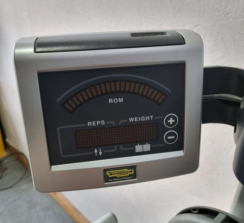Technogym Wadenmaschine sitzend, Rotary Calf Press, Wadenpresse, Selection Line mit Isocontrol Display, Rahmenfarbe Silber, Polsterfarbe Braun, gebrauchter - überholter Zustand