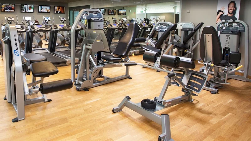 Nautilus Nitro Evo Kraftgeräte Set- 27 Fitnessgeräte und 5 Bänke im Set - gebraucht - TOP Zustand