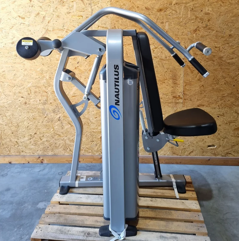 Nautilus Nitro Evo Kraftgeräte Set- 27 Fitnessgeräte und 5 Bänke im Set - gebraucht - TOP Zustand