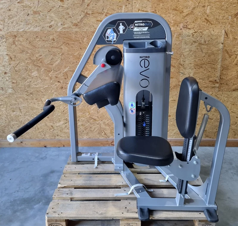 Nautilus Nitro Evo Kraftgeräte Set- 27 Fitnessgeräte und 5 Bänke im Set - gebraucht - TOP Zustand