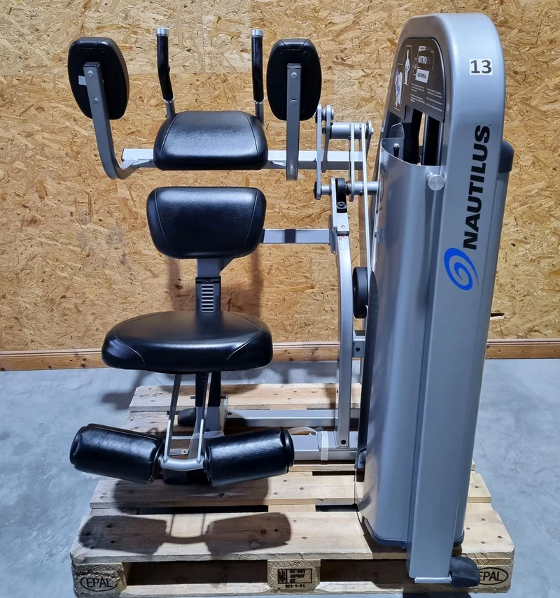 Nautilus Nitro Evo Kraftgeräte Set- 27 Fitnessgeräte und 5 Bänke im Set - gebraucht - TOP Zustand