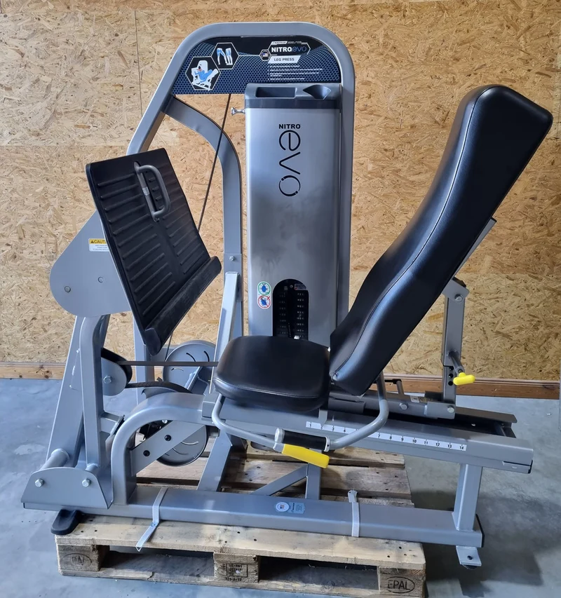 Nautilus Nitro Evo Kraftgeräte Set- 27 Fitnessgeräte und 5 Bänke im Set - gebraucht - TOP Zustand