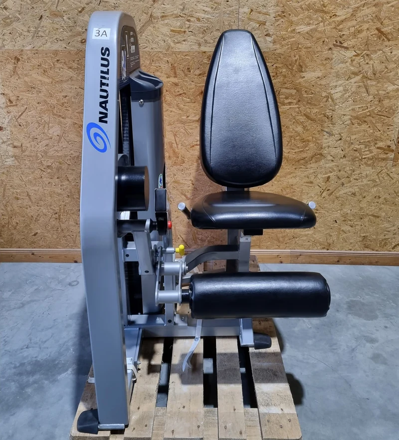 Nautilus Nitro Evo Kraftgeräte Set- 27 Fitnessgeräte und 5 Bänke im Set - gebraucht - TOP Zustand