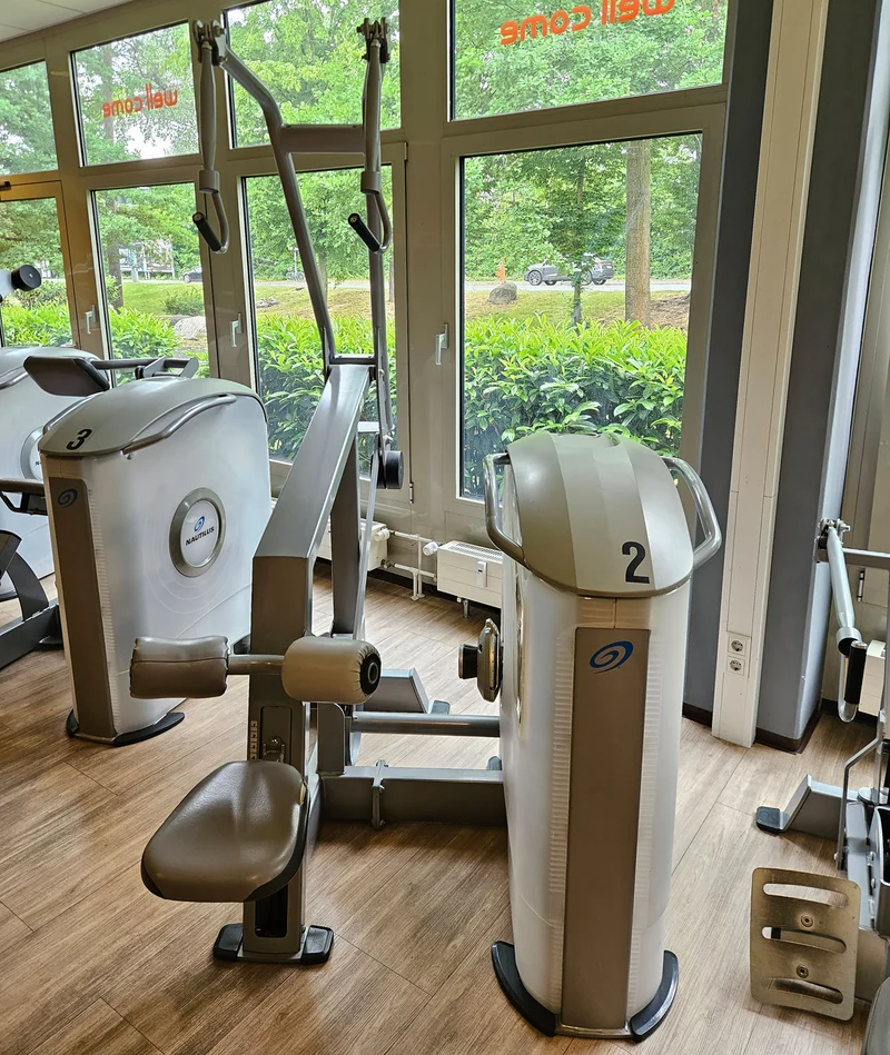 Nautilus One, 10 Kraftgeräte im Set, Nachfolger der legendären Nitro Fitness Serie, Silber, gebraucht - überholter Zustand