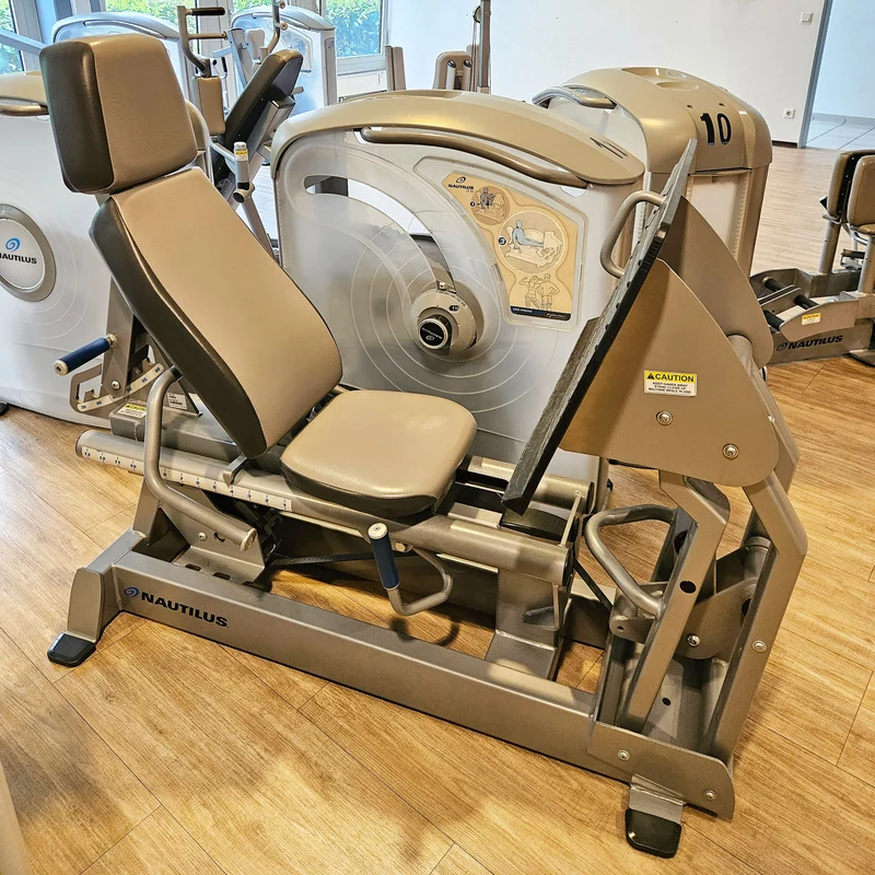 Nautilus One, 10 Kraftgeräte im Set, Nachfolger der legendären Nitro Fitness Serie, Silber, gebraucht - überholter Zustand