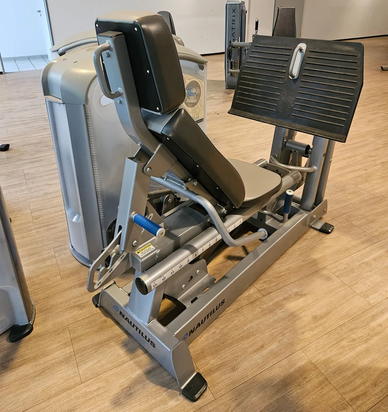 Nautilus One, 10 Kraftgeräte im Set, Nachfolger der legendären Nitro Fitness Serie, Silber, gebraucht - überholter Zustand