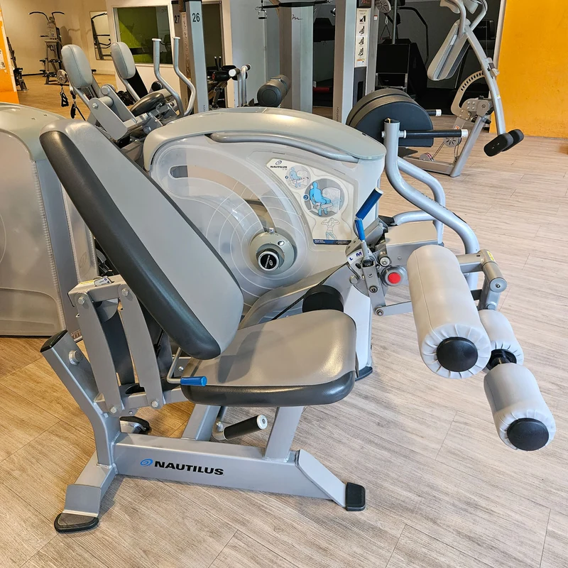 Nautilus One, 10 Kraftgeräte im Set, Nachfolger der legendären Nitro Fitness Serie, Silber, gebraucht - überholter Zustand
