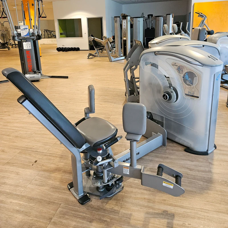 Nautilus One, 10 Kraftgeräte im Set, Nachfolger der legendären Nitro Fitness Serie, Silber, gebraucht - überholter Zustand