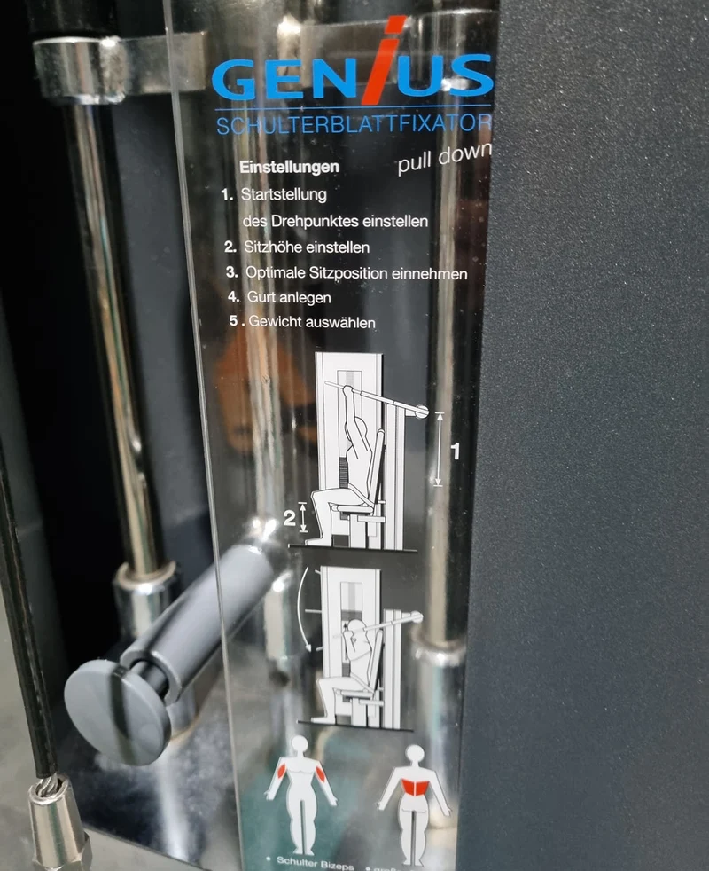 Frei Genius Schulterblattfixator und Stützstemme - Latzug Pulldown und Dips - Kombigerät 2 in 1, Rahmenfarbe Silber - gebraucht - überholter Zustand