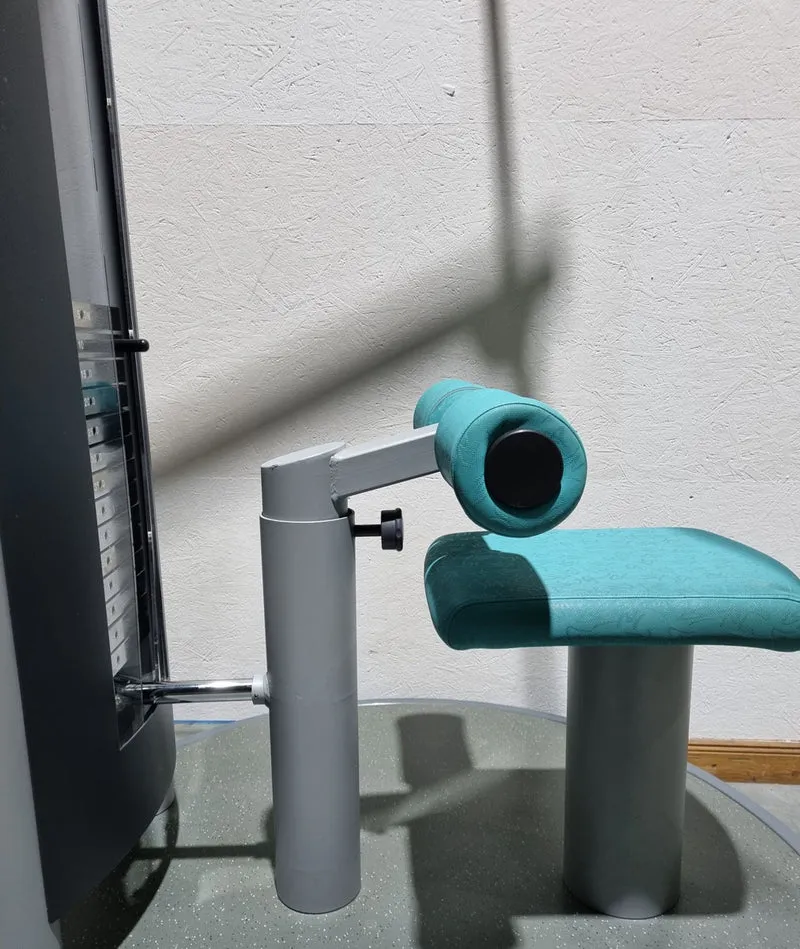 Frei Genius Lateral-Zug, Latzug von Oben mit Seilzug, Lat-Machine, Pulldown, Rahmenfarbe Silber - gebraucht - überholter Zustand
