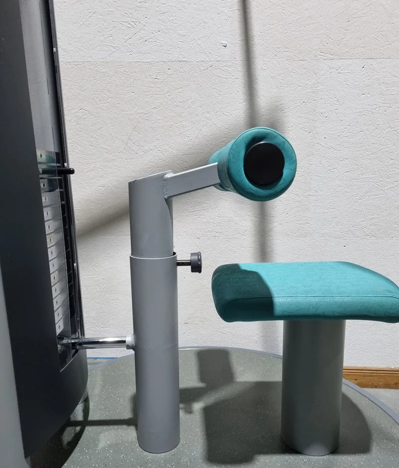 Frei Genius Lateral-Zug, Latzug von Oben mit Seilzug, Lat-Machine, Pulldown, Rahmenfarbe Silber - gebraucht - überholter Zustand