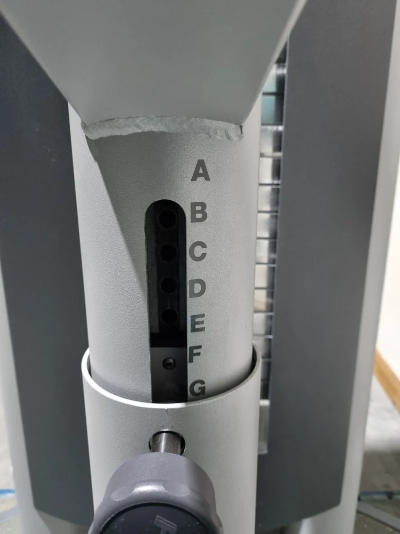 Frei Genius Lateral-Zug, Latzug von Oben mit Seilzug, Lat-Machine, Pulldown, Rahmenfarbe Silber - gebraucht - überholter Zustand