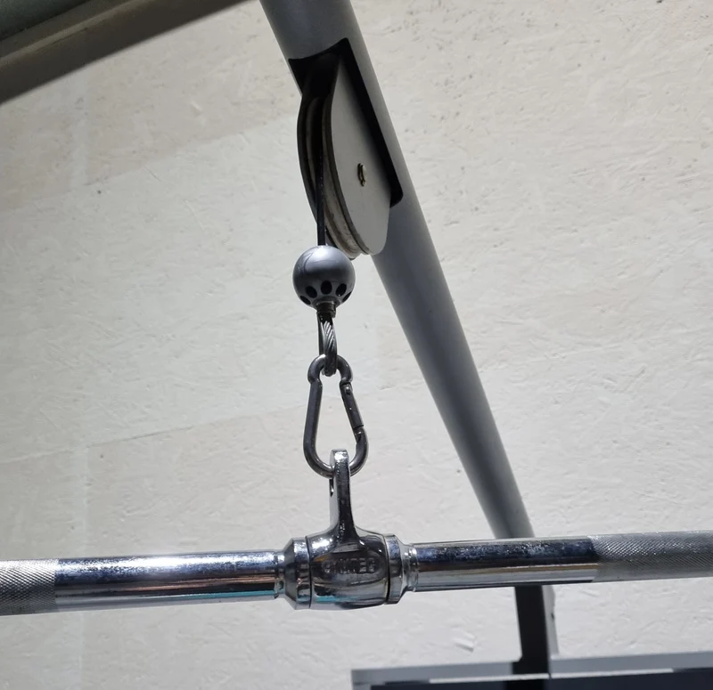 Frei Genius Lateral-Zug, Latzug von Oben mit Seilzug, Lat-Machine, Pulldown, Rahmenfarbe Silber - gebraucht - überholter Zustand