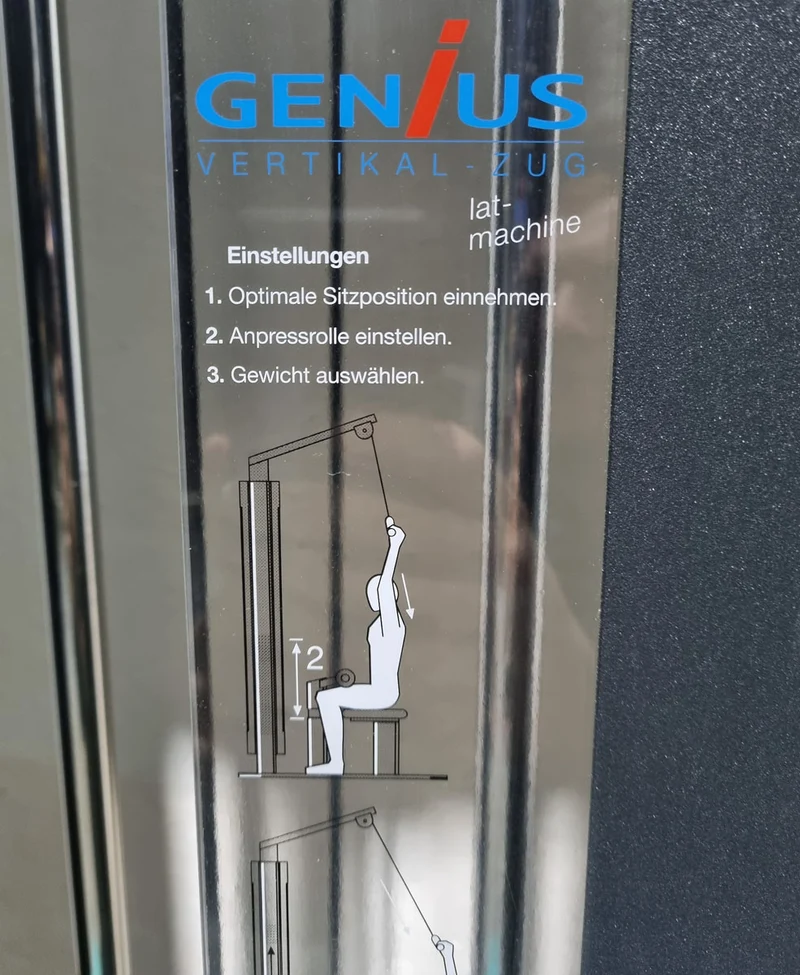 Frei Genius Lateral-Zug, Latzug von Oben mit Seilzug, Lat-Machine, Pulldown, Rahmenfarbe Silber - gebraucht - überholter Zustand