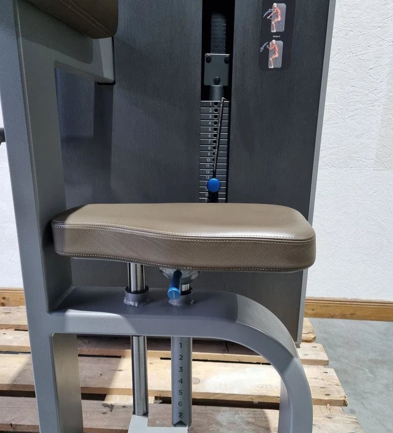 Milon Milcanic Bizepsmaschine, Biceps Arm Curl Machine, Armbeuger, drehbare Griffe, Rahmen Silber, gebraucht - Ausstellungsstück - Top Zustand