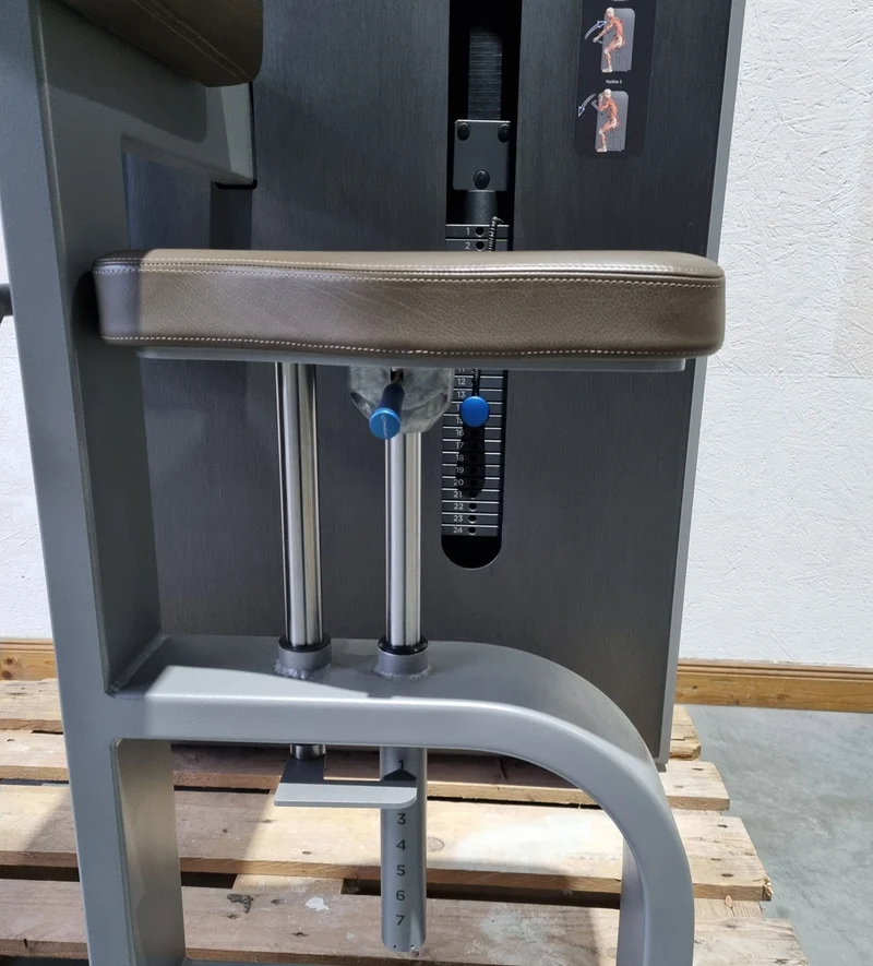Milon Milcanic Bizepsmaschine, Biceps Arm Curl Machine, Armbeuger, drehbare Griffe, Rahmen Silber, gebraucht - Ausstellungsstück - Top Zustand