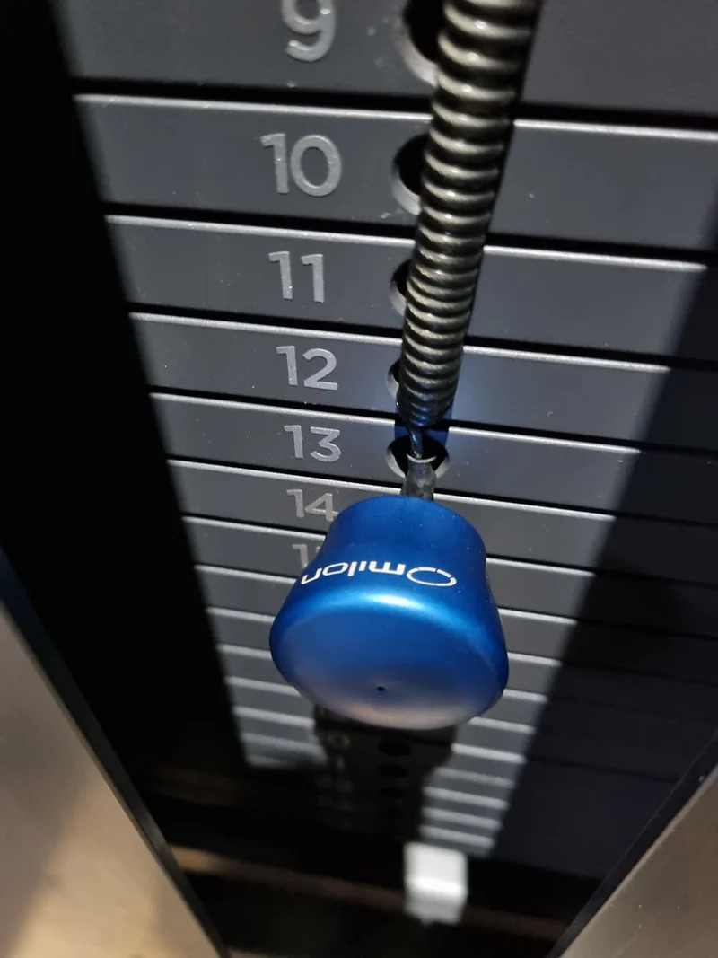 Milon Milcanic Bizepsmaschine, Biceps Arm Curl Machine, Armbeuger, drehbare Griffe, Rahmen Silber, gebraucht - Ausstellungsstück - Top Zustand