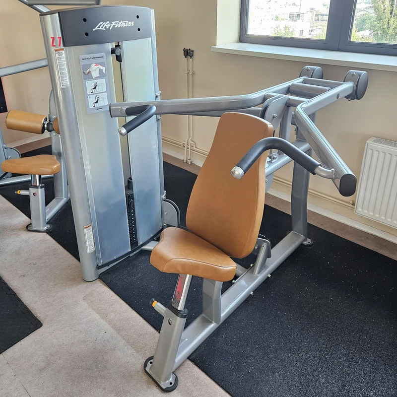 Life Fitness Optima Series - 12 Kraftgeräte im Set, 14 Trainingsstationen, Farbe Silber, gebraucht - überholter Zustand