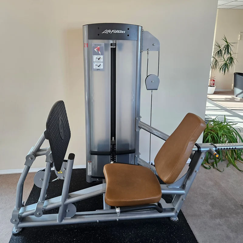 Life Fitness Optima Series - 12 Kraftgeräte im Set, 14 Trainingsstationen, Farbe Silber, gebraucht - überholter Zustand