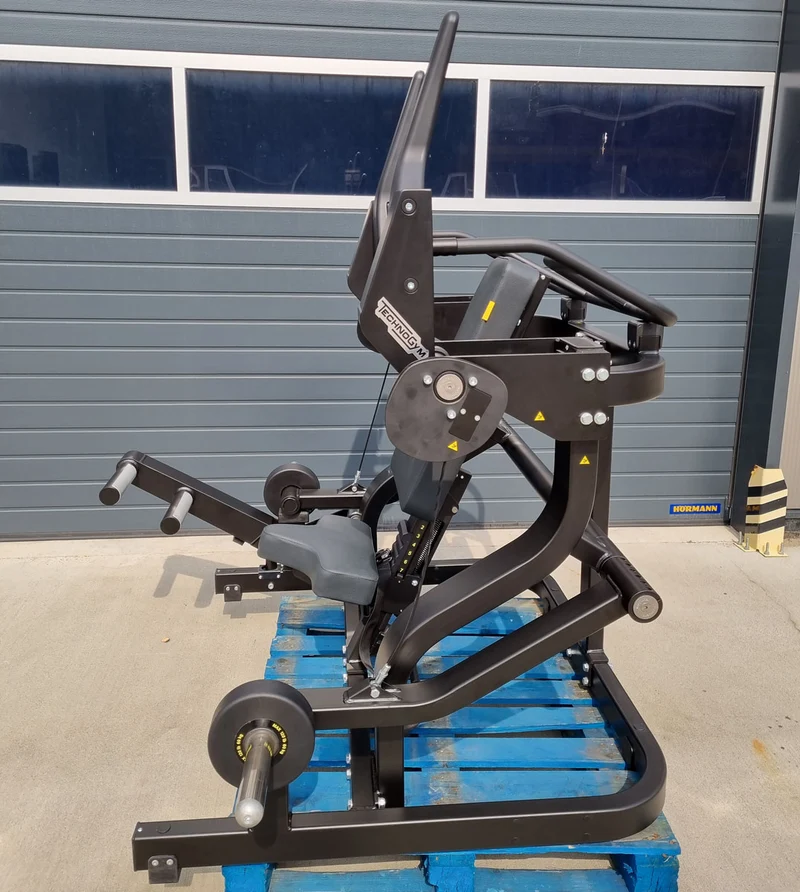 Technogym Pure Pullover, Überzugmaschine Plate loaded, Pure Strength Serie Scheibenaufnahme, Rahmenfarbe Schwarz, gebraucht - überholter Zustand