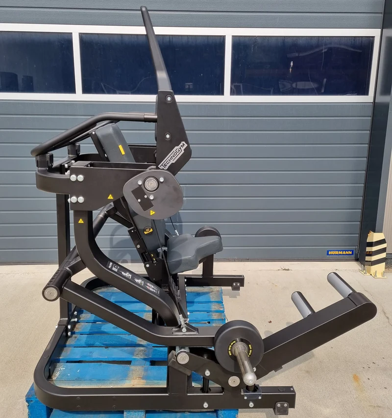 Technogym Pure Pullover, Überzugmaschine Plate loaded, Pure Strength Serie Scheibenaufnahme, Rahmenfarbe Schwarz, gebraucht - überholter Zustand