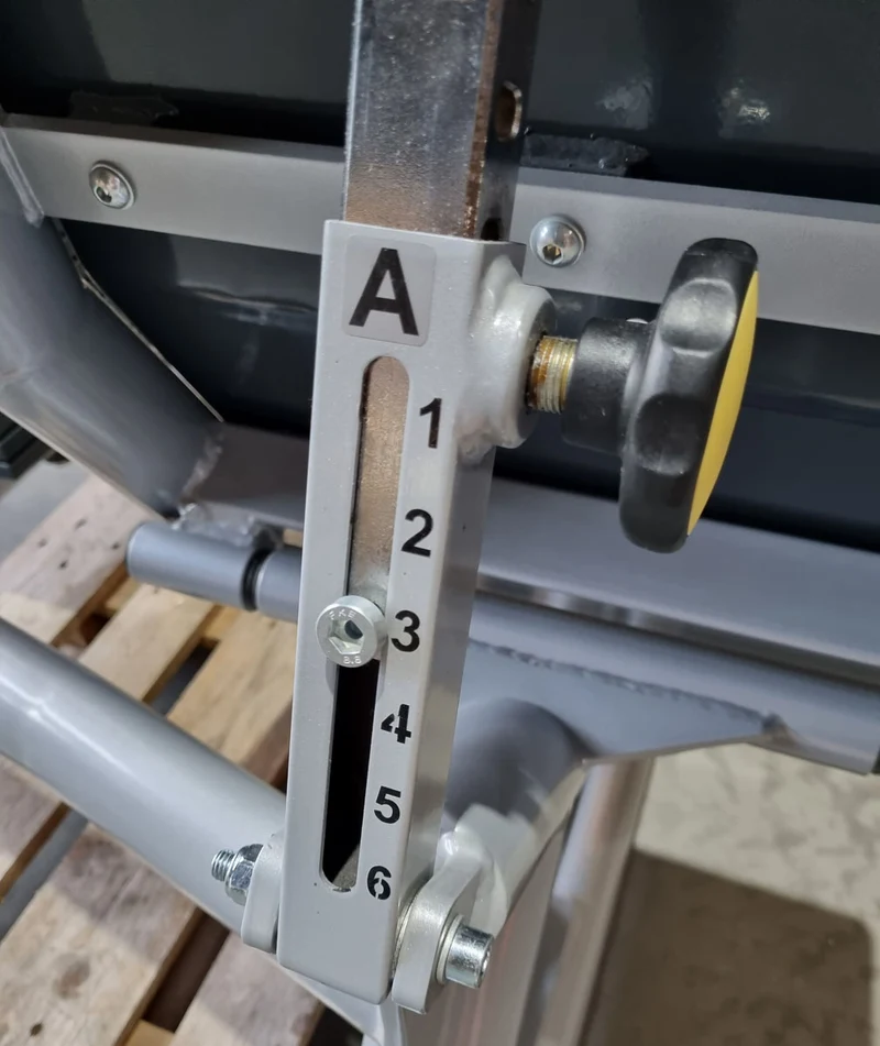 Proxomed Funktionsstemme Compass 530, Beinpresse verstellbar, MPG, Reha, Rahmenfarbe Silber, Polsterfarbe Rot, gebraucht - überholter Zustand