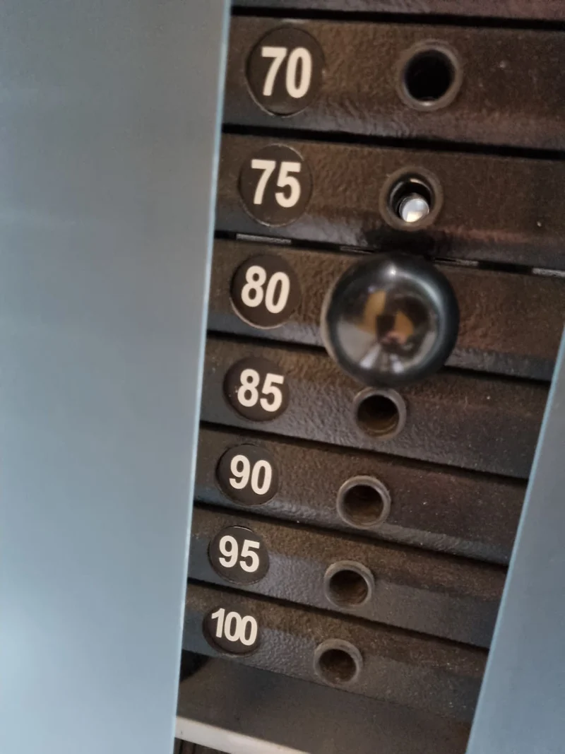 SVG Abduktoren und Adduktoren 2 in 1 Kombimaschine - Hip Abduction and Hip Adduction, MPG; Reha, Rahmenfarbe Silber, gebraucht - überholter Zustand