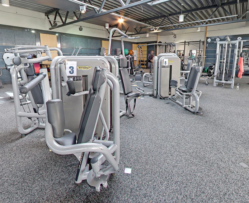 TechnoGym 13 Kraftgeräte im Set, Element Line Serie, gebraucht - überholter Zustand
