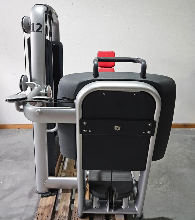 TechnoGym 18 Kraftgeräte im Set, Selection Line, Strength Machines with Stack Weight, Polster Rot, gebraucht - überholter Zustand