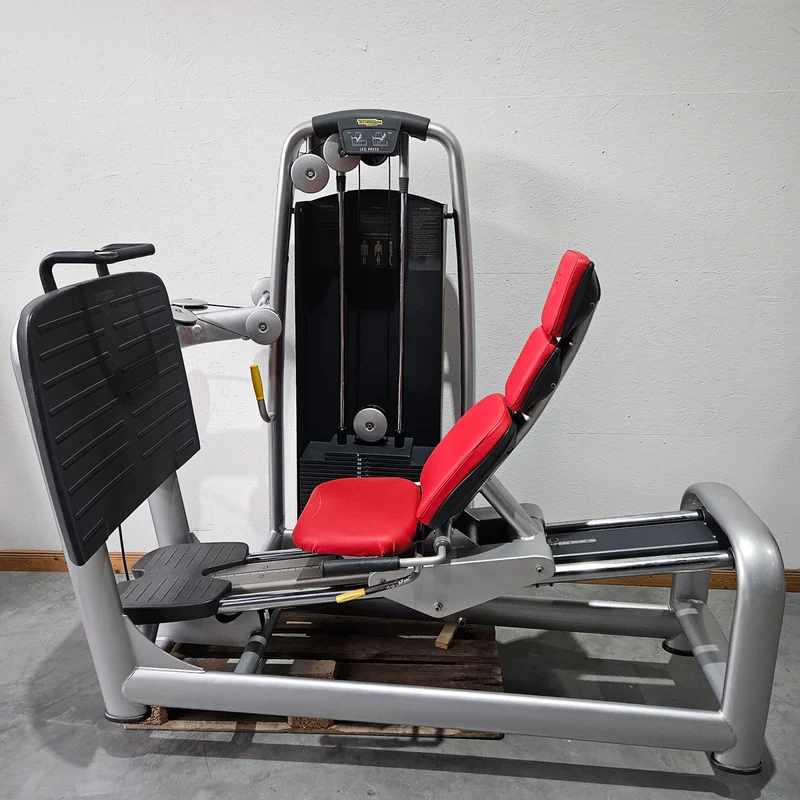TechnoGym 18 Kraftgeräte im Set, Selection Line, Strength Machines with Stack Weight, Polster Rot, gebraucht - überholter Zustand
