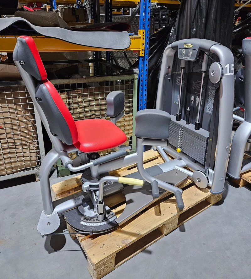 TechnoGym 18 Kraftgeräte im Set, Selection Line, Strength Machines with Stack Weight, Polster Rot, gebraucht - überholter Zustand
