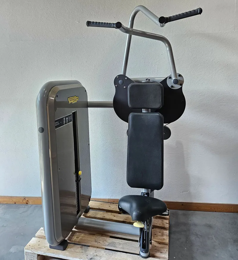 TechnoGym 12 Kraftgeräte im Set, Element Line Serie, Kraftgerätepark Fitnessstudio, gebraucht - überholter Zustand